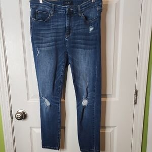 Judy Blue Distressed Relaxed Fit Jean Size 15/32